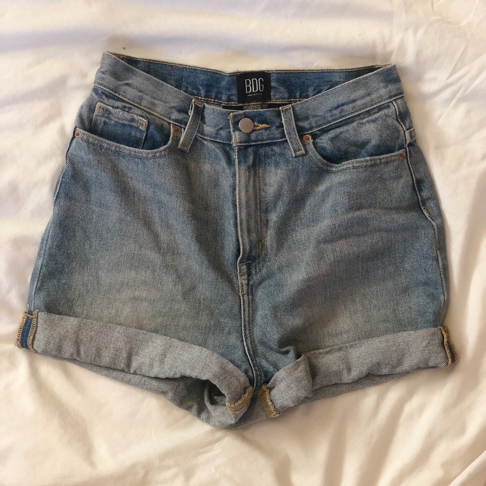 BRAND NEW! BDG Mom High-rise denim shorts